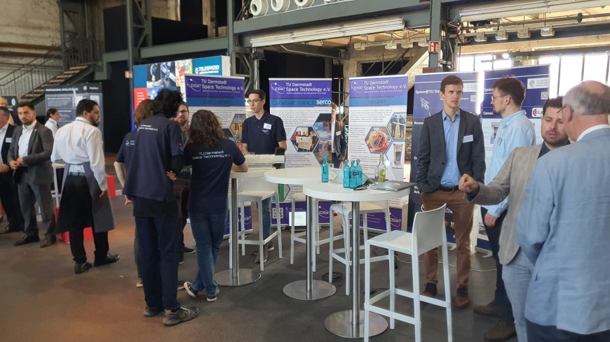 Exchange of the FSR space group with visitors of the Hessen in Space fair